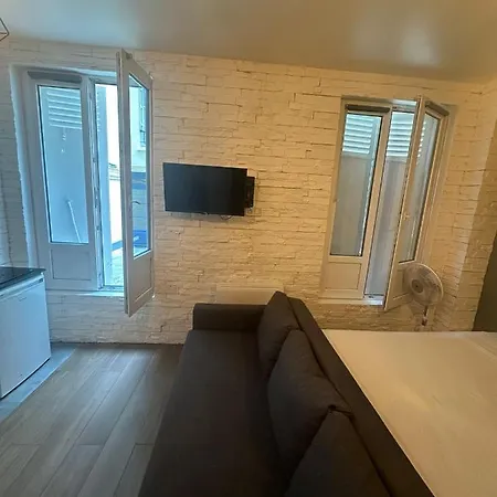 Super Location Meets Charming Studio -ecole Militaries Champ De Mars - 7th Arrondisment *