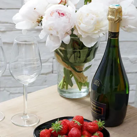 Super Location Meets Charming Studio -ecole Militaries Champ De Mars - 7th Arrondisment Apartament *