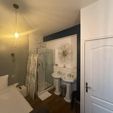 Super Location Meets Charming Studio -ecole Militaries Champ De Mars - 7th Arrondisment *