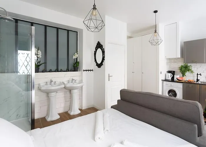 아파트 Super Location Meets Charming Studio -ecole Militaries Champ De Mars - 7th Arrondisment *